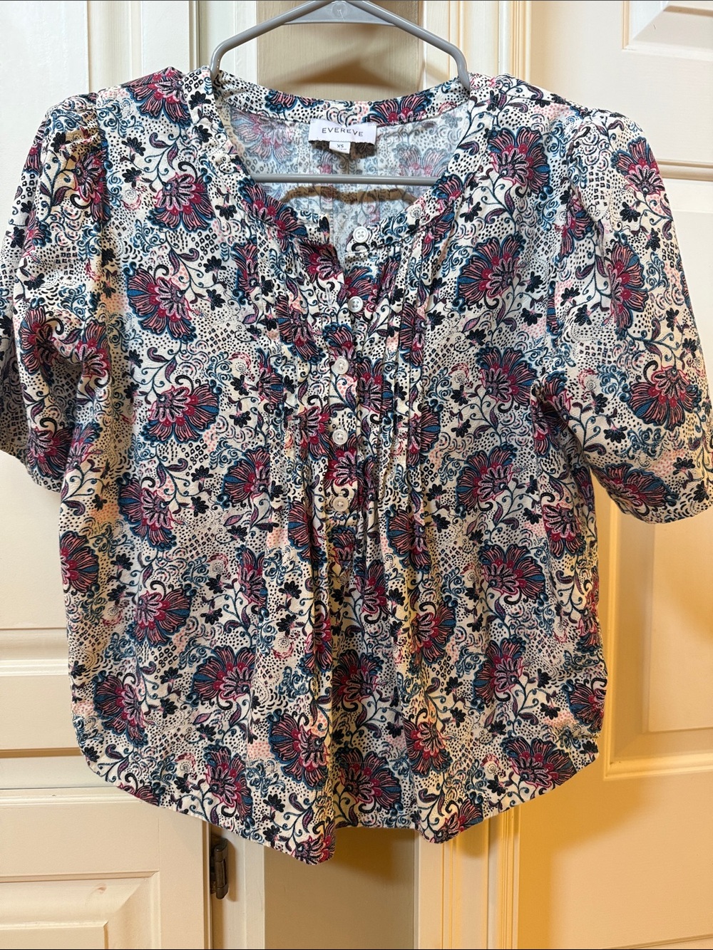 Evereve White Floral Button-Front Short Sleeve Blouse with Pink & Blue